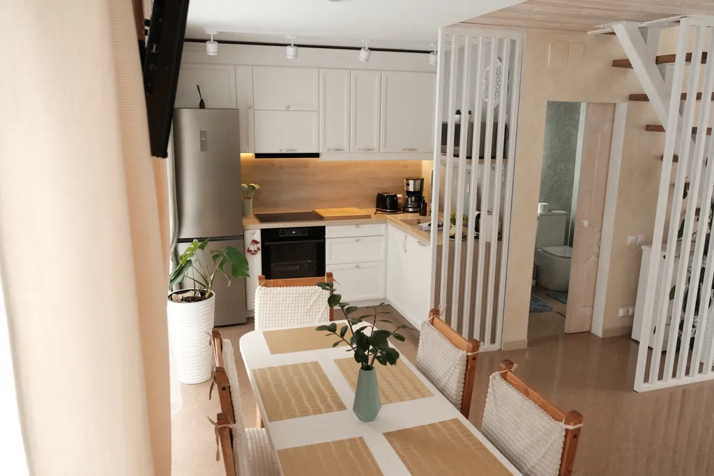 Большой уютный дом с видом на лес