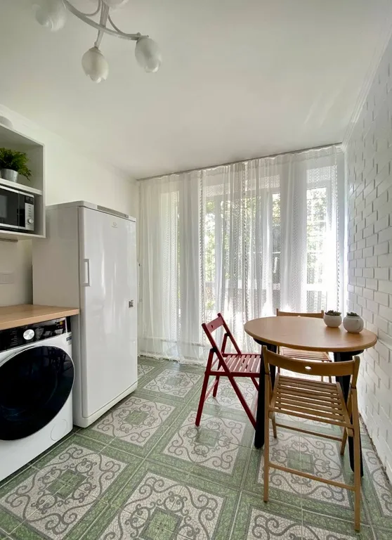 Загородный дом с садом и бассейном