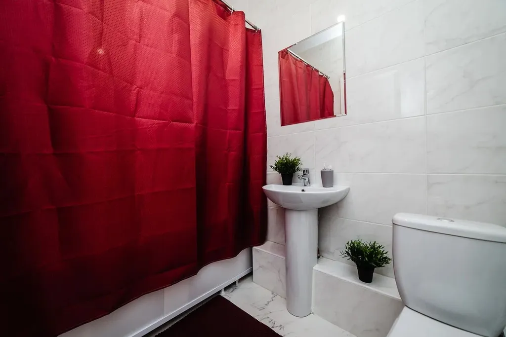 Новая просторная дизайнерская квартира с высокими потолками