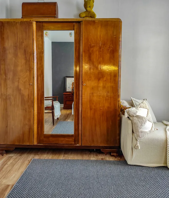 Уютный дом с беседкой у реки в тихом месте