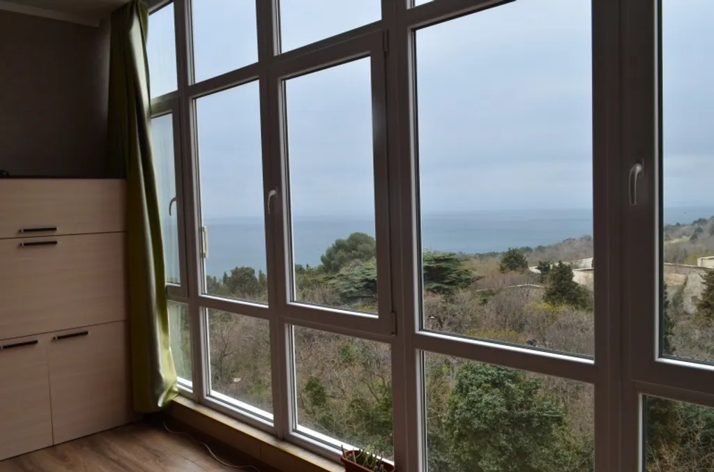 Апартаменты новые с видом на море, горы в новом доме над форосским парк