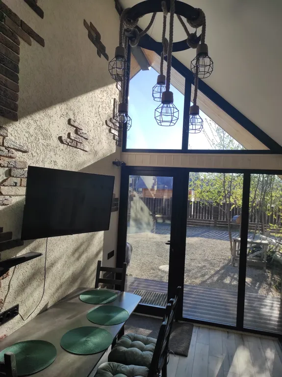 Биг-Лодж с панорамными окнами на Алтае