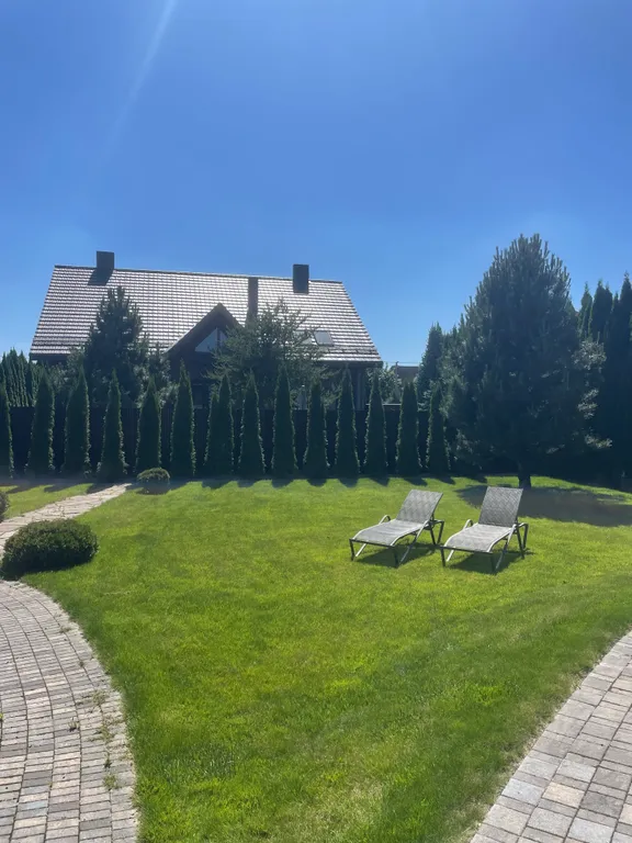 Уютный современный и стильный дом инфракрасной сауной и джакузи