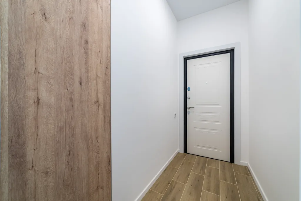 Просторная студия с балконом и видом на горы