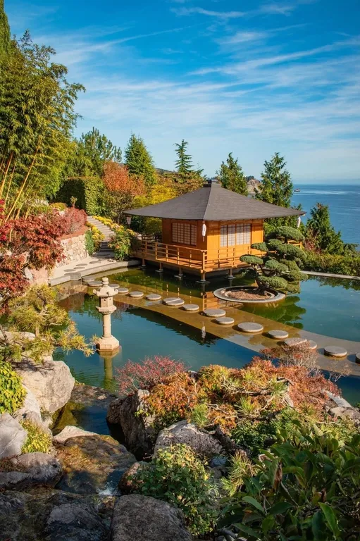 Двухкомнатная с двориком