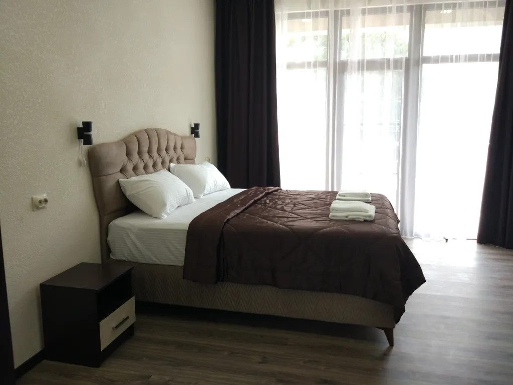 Квартира Двухкомнатный люкс с двумя балконами с видом на море и горы. — аренда посуточно в Гагра