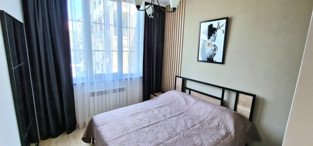 3-комнатная квартира с видом на парк у площади Республика