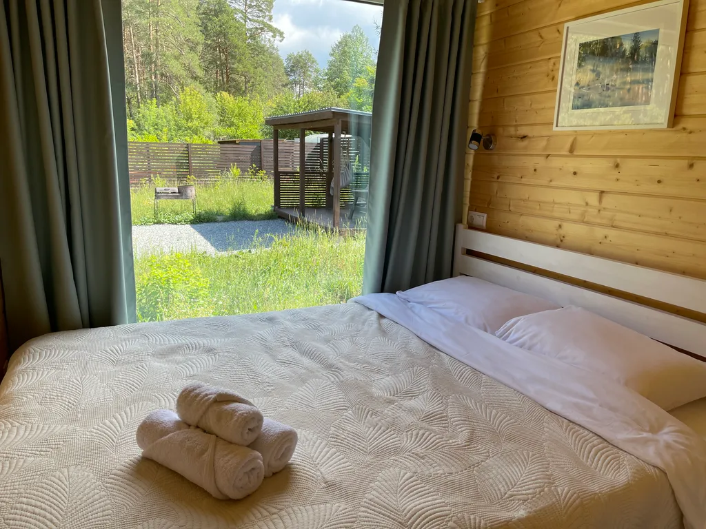 Дом с баней у леса