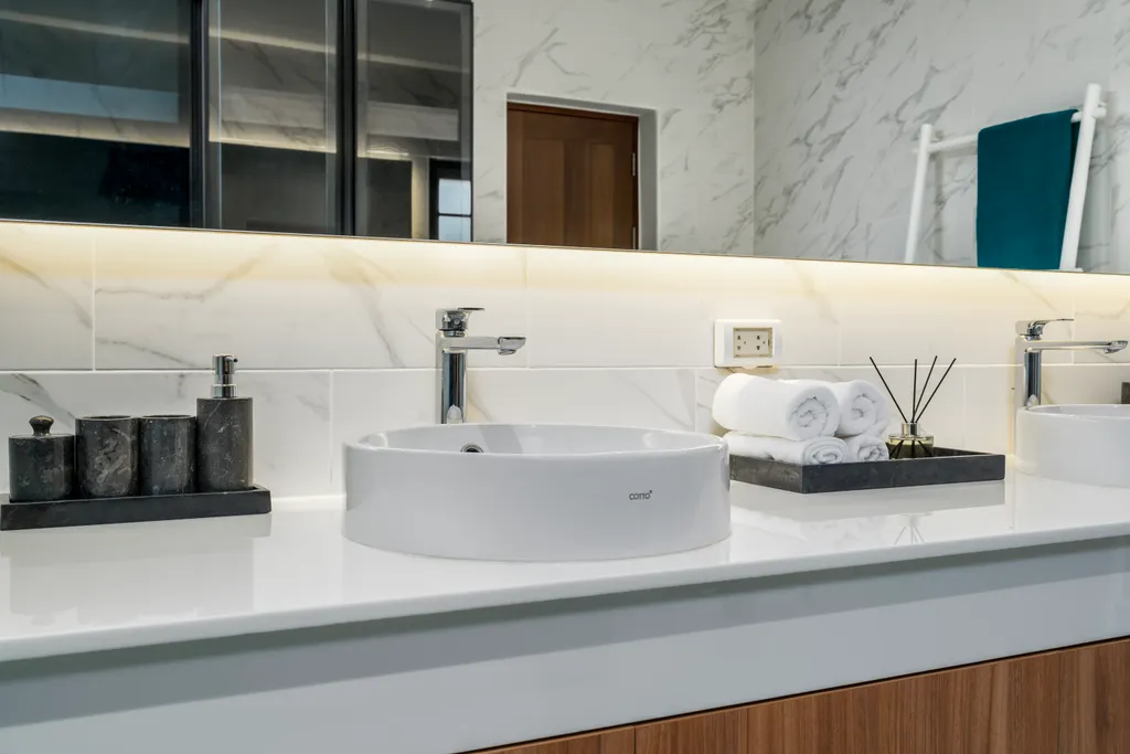 Новая вилла с бассейном, террасой и барбекю зоной, рядом с Боат авеню