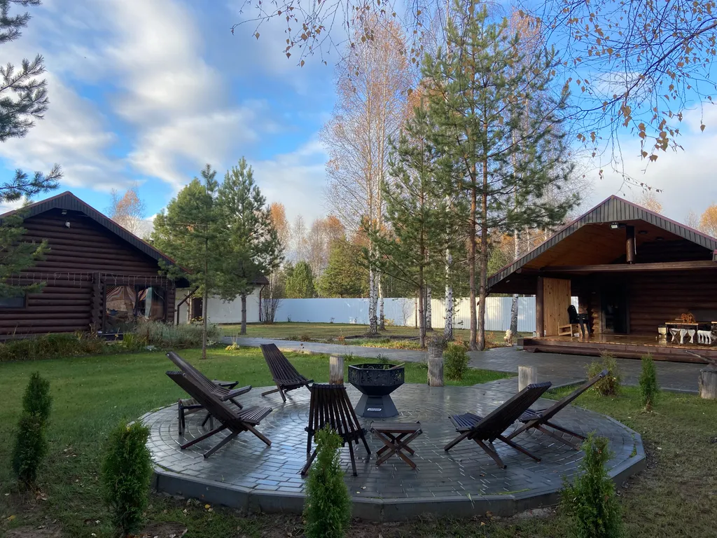 Сказочный дом в лесу