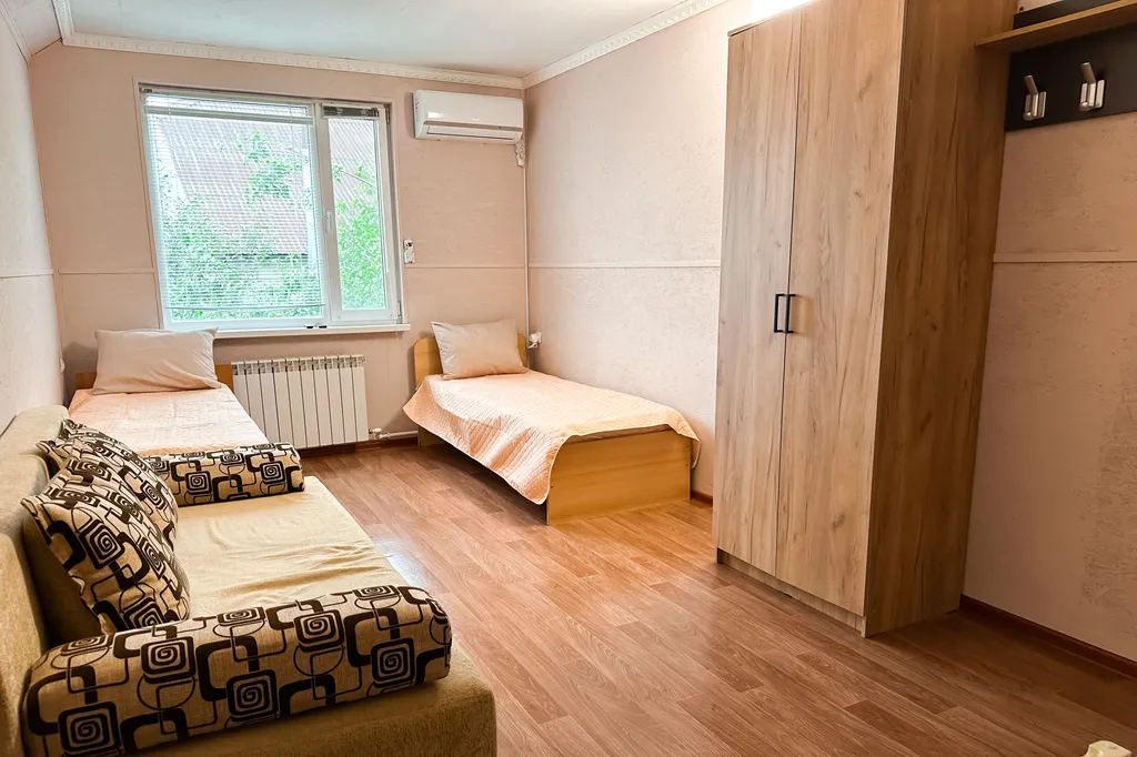 Номер на 4-х с удобствами, бассейн с подогревом и рыбалка включены