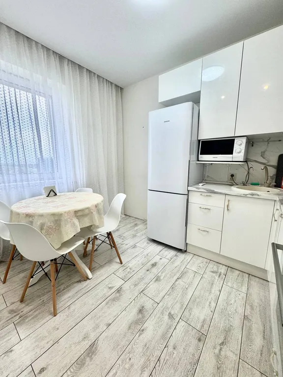 Просторная светлая однокомнатная квартира с уютной домашней атмосферой