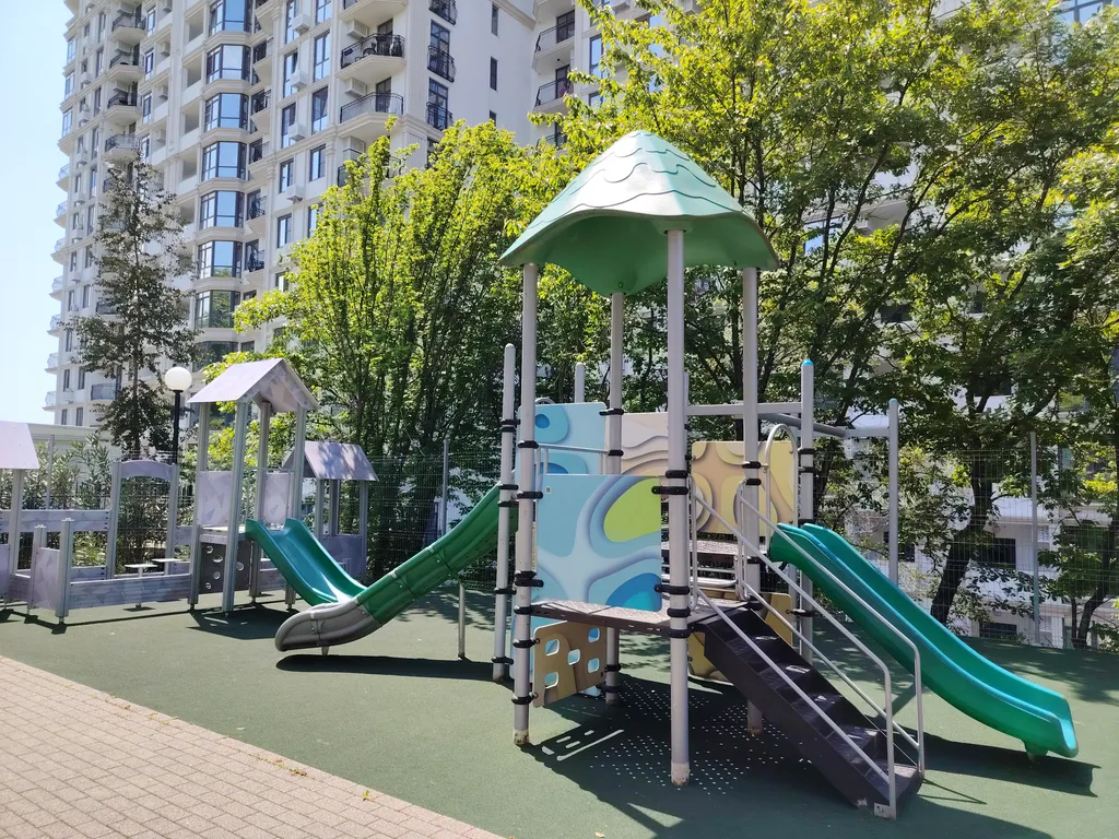 Квартира с бассейном и видом на горы