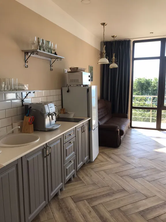 Просторная квартира-люкс в стиле английской классики с панорамным видом