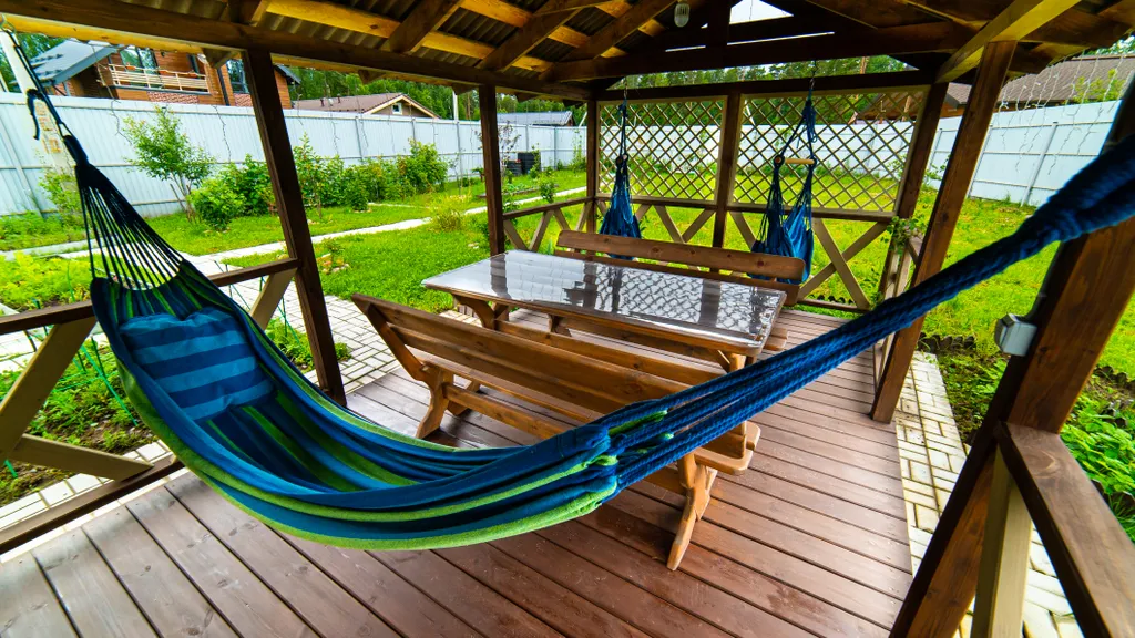 Двухэтажный домик в тихой деревне вблизи леса и озера, сауна в доме, сад