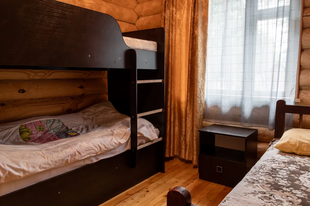 Дом 1 в лесу у реки