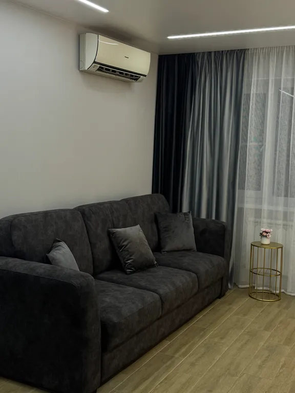 Уютная двухкомнатная квартира у моря, в центре города