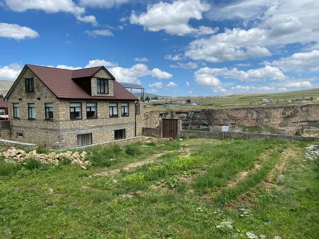 Уютный дом с видом на водопады