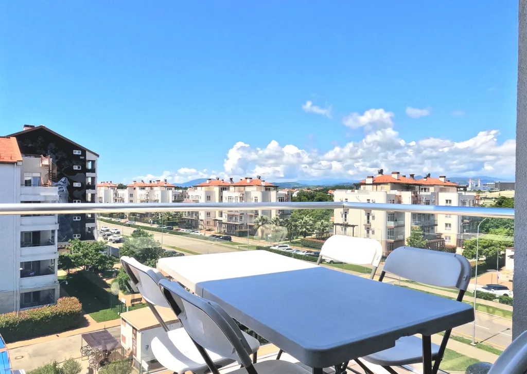 Студия с балконом и видом на синее море и горы