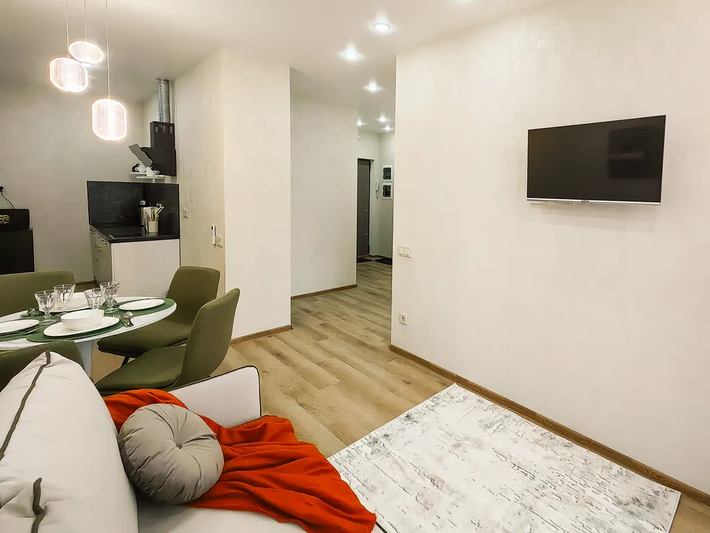 Уютные апартаменты с видом на лес и набережной у дома