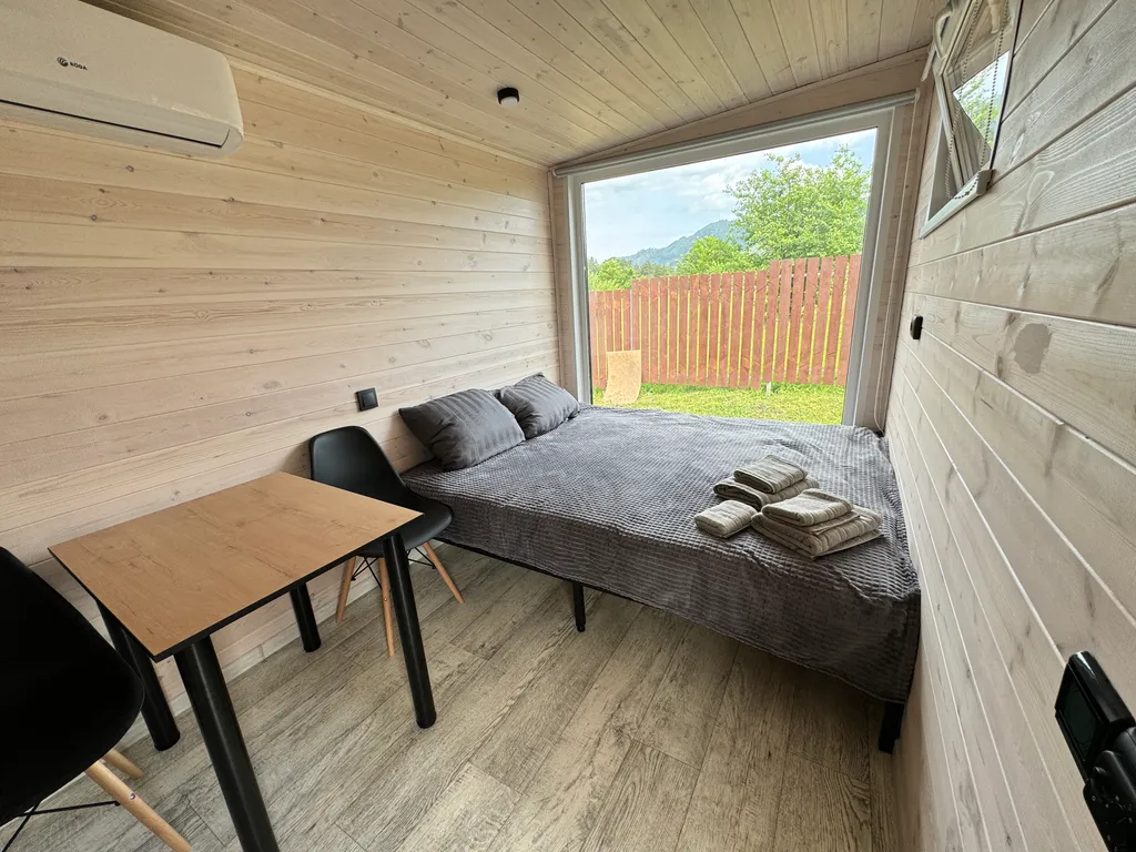 Домик с видом на горы