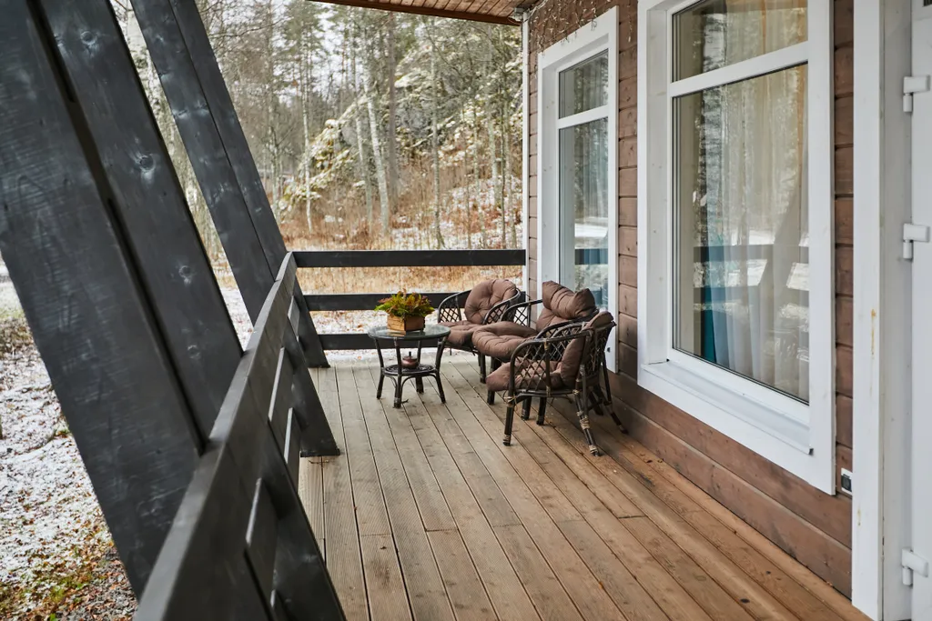 Просторный коттедж с 4 спальнями, камином и террасой