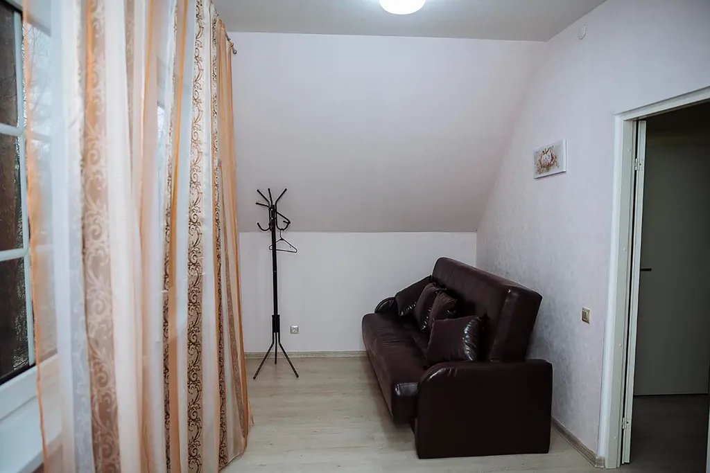 Белоснежная веранда и усадьба