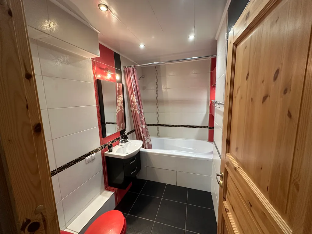 Коттедж Приятный коттедж для отдыха — Левашово