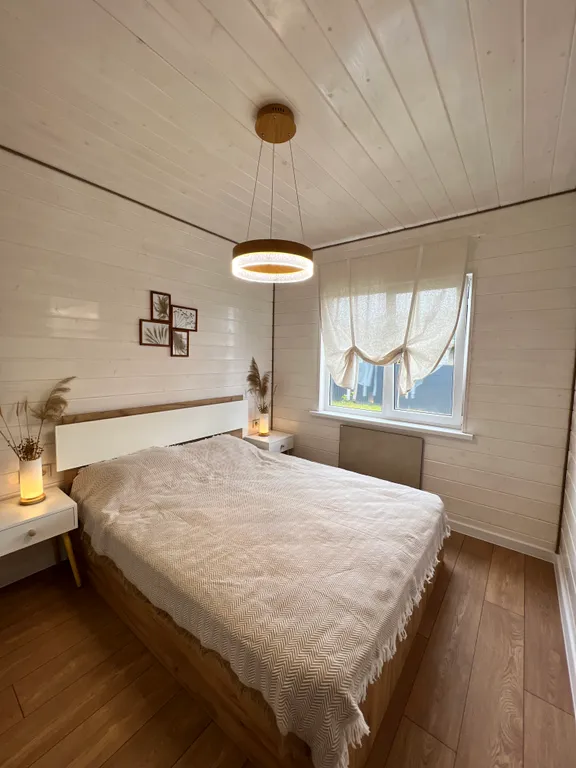 Новый дом с собственной территорией и видом на горы