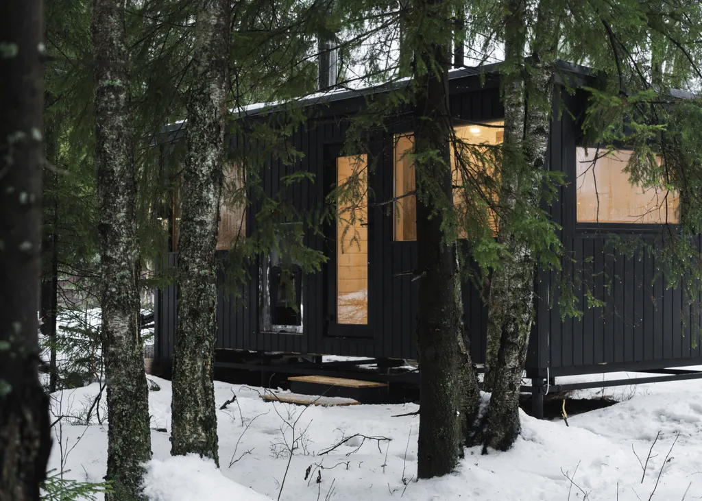 Загородный дом с просторной террасой и баней