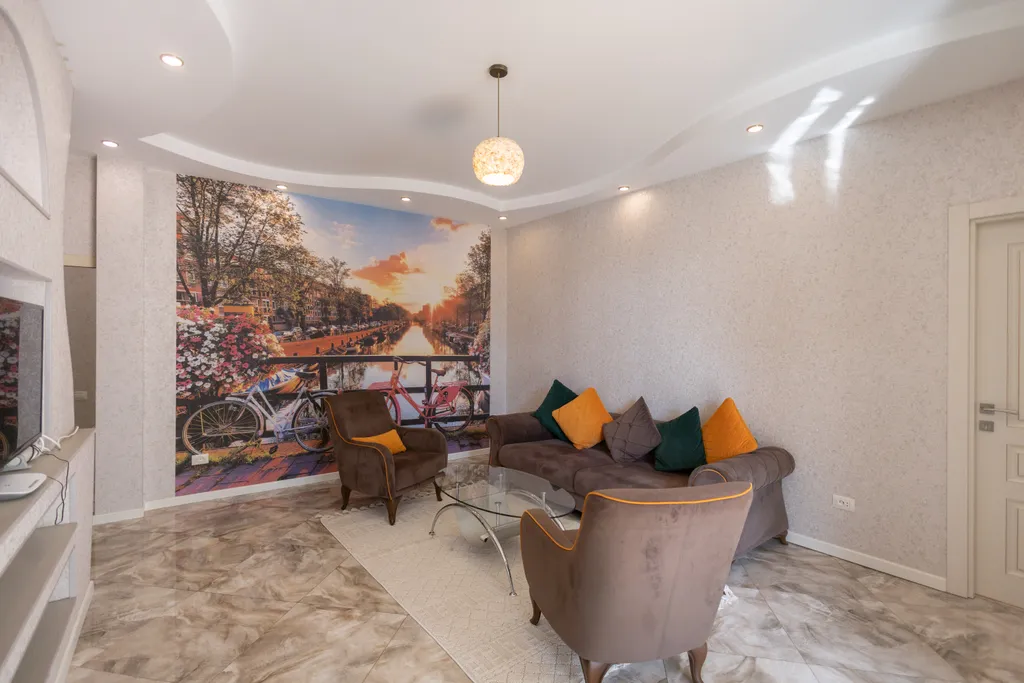 Квартира с видом на бульвар в центре города