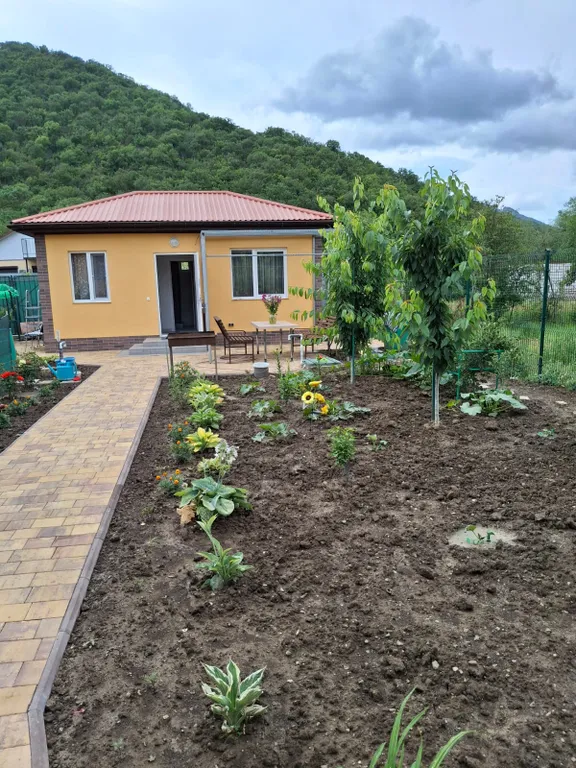 Уютный уголок среди леса, гор и чистого воздуха