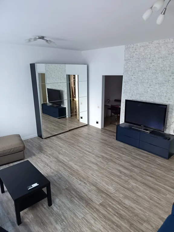 Часть жилого дома с отдельным собственным двориком