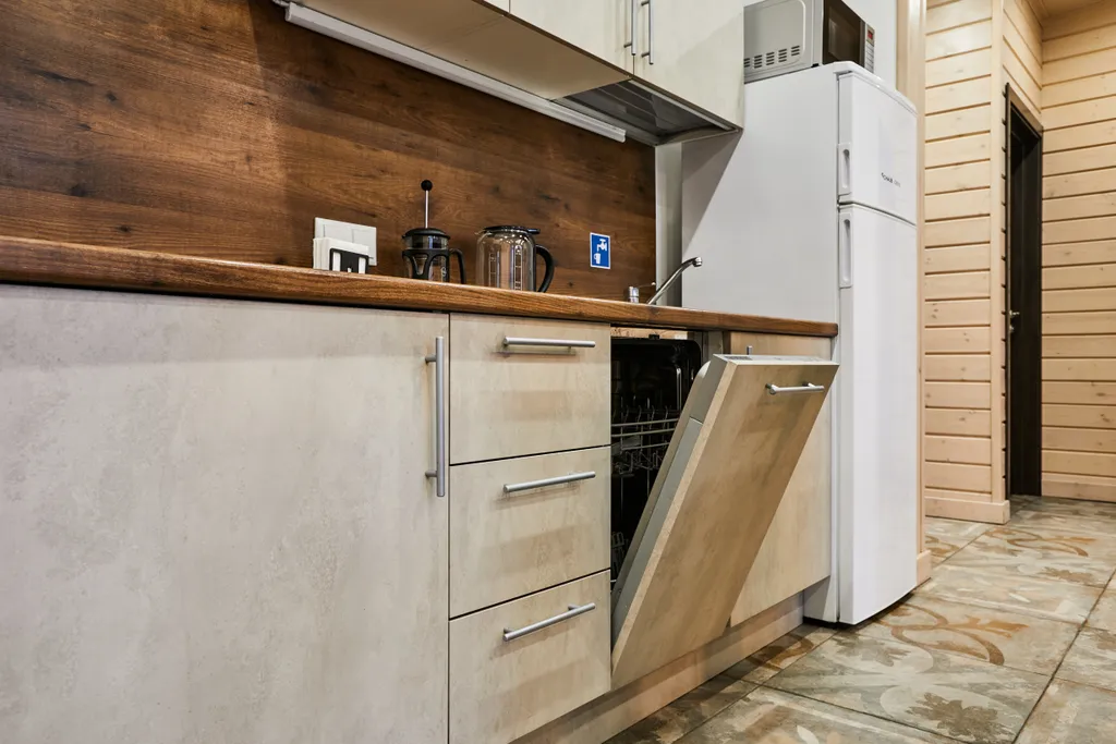 Просторный коттедж с 4 спальнями, камином и террасой