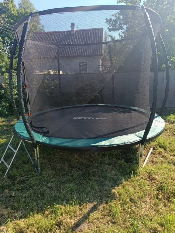 Коттедж Дом с батутом для детей — Новая Ладога