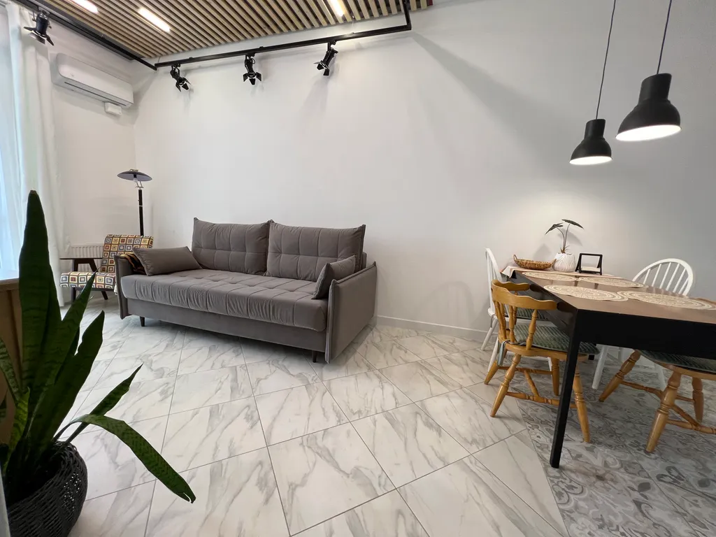 Солнечная квартира у озера рядом с новой набережной