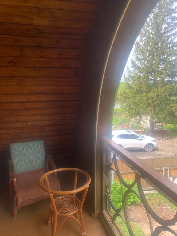 Живописный дом на природе недалеко от города