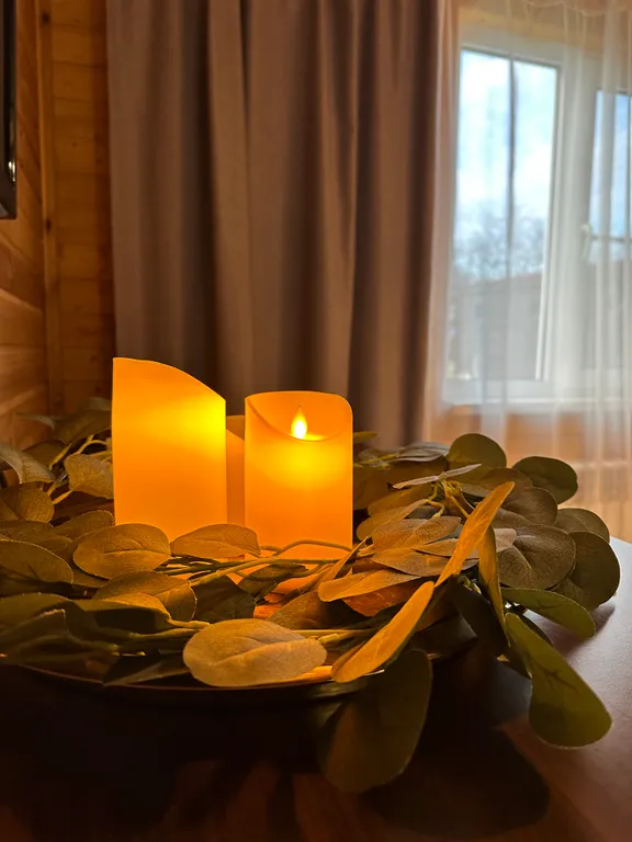 Деревянный коттедж с видом на озеро