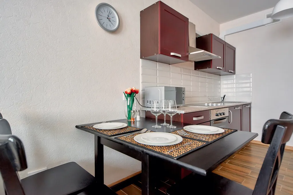 2-комнатная квартира на метро Грушевка с паркингом