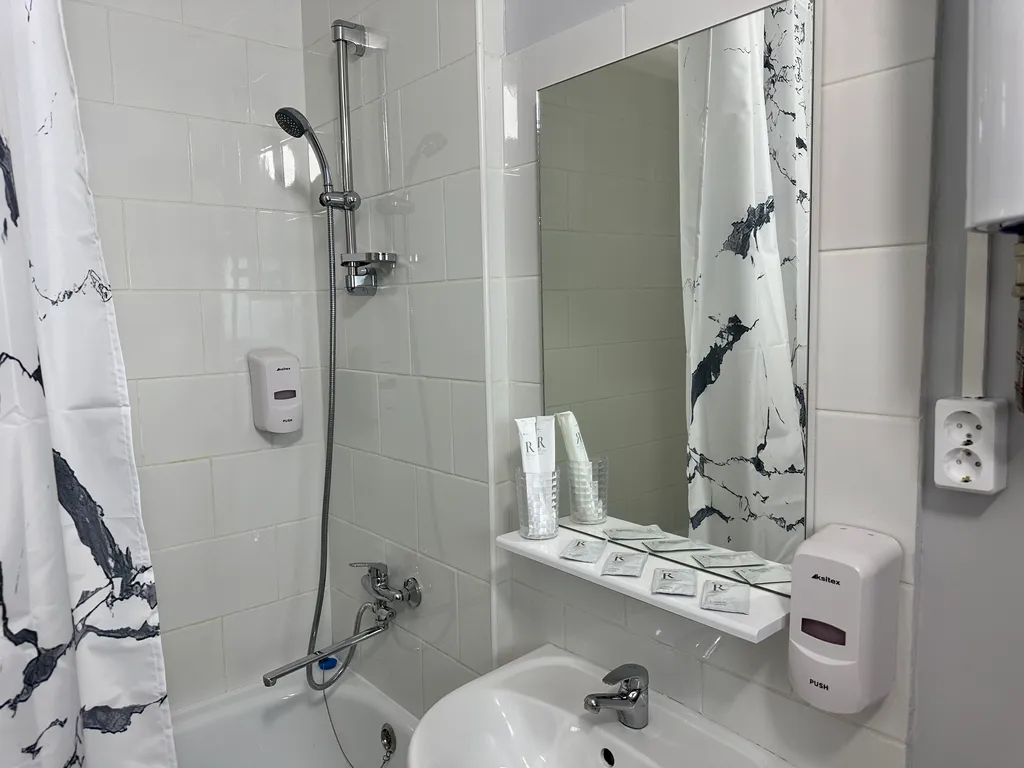 "В Гости!" на Строителей 90Б (1к квартира рядом с Планетой)