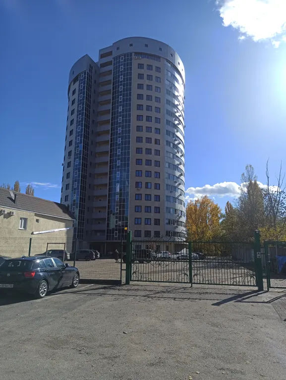 Просторная квартира в новом доме у цветника