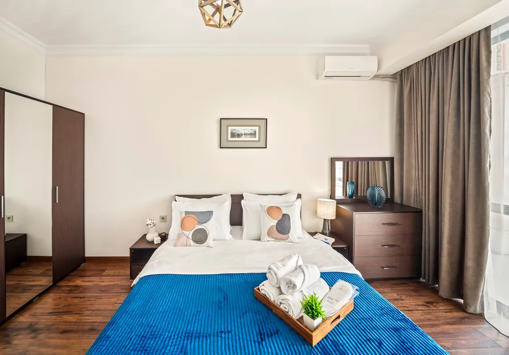 Просторная квартира с красивым видом в центре города / Стей Инн