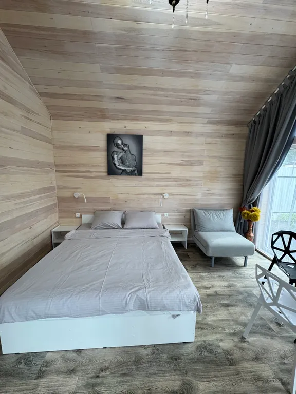 Уютный домик на троих