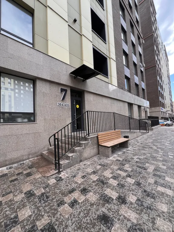 В центре, левый берег, рядом возле Хан Шатыр, кардиология, ННЦМД