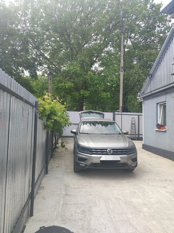 Домик с парковкой и мангалом