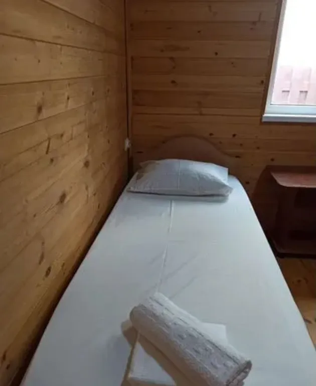 Деревянный домик у моря