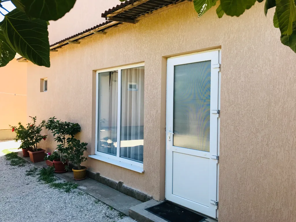 Коттедж Дом с беседкой — Судак