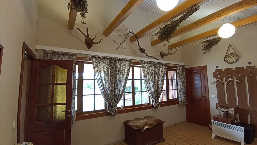 Дом на берегу реки