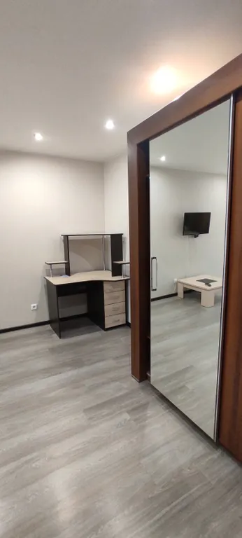 Светлая квартира у мать и дитя, кристалл