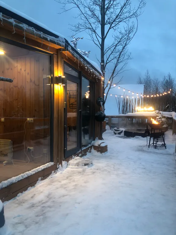 Новая вилла с горячей джакузи в террасе в черте города